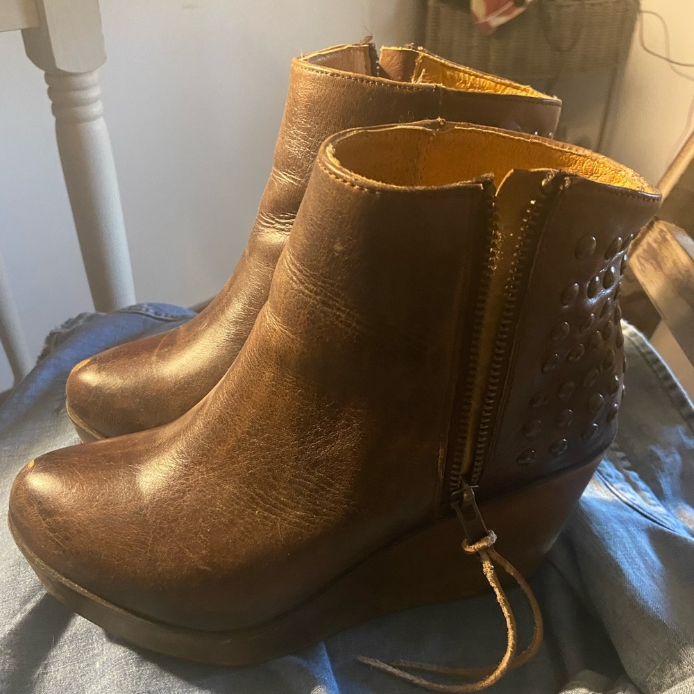 Bed Stu Wedges
